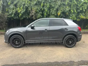 Audi Q2 2022 Gris