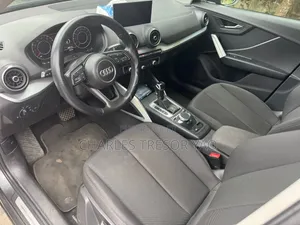 Audi Q2 2022 Gris