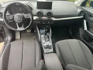 Audi Q2 2022 Gris