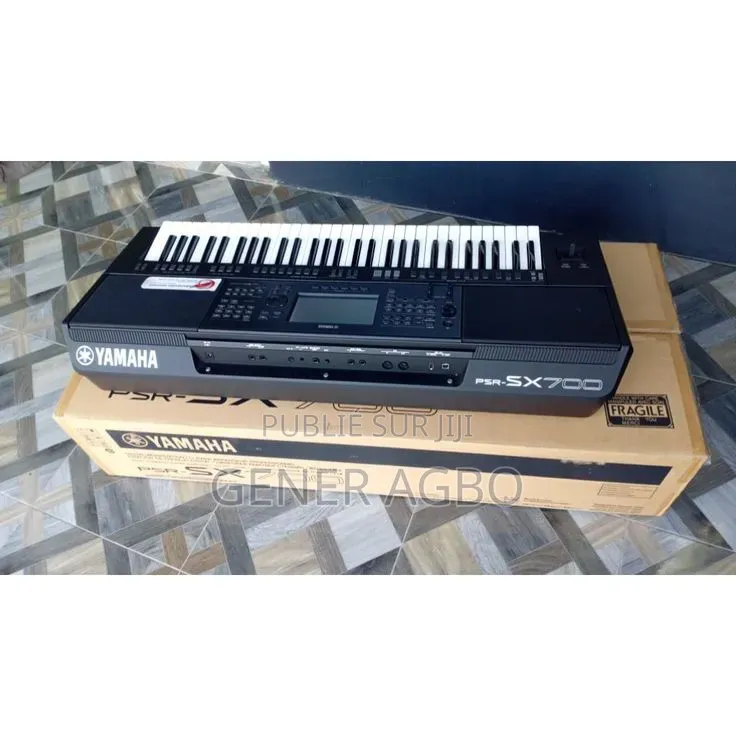 Piano Yamaha Sx700
