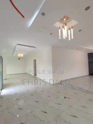 6chbre Duplex dans Solo, Cocody à Louer