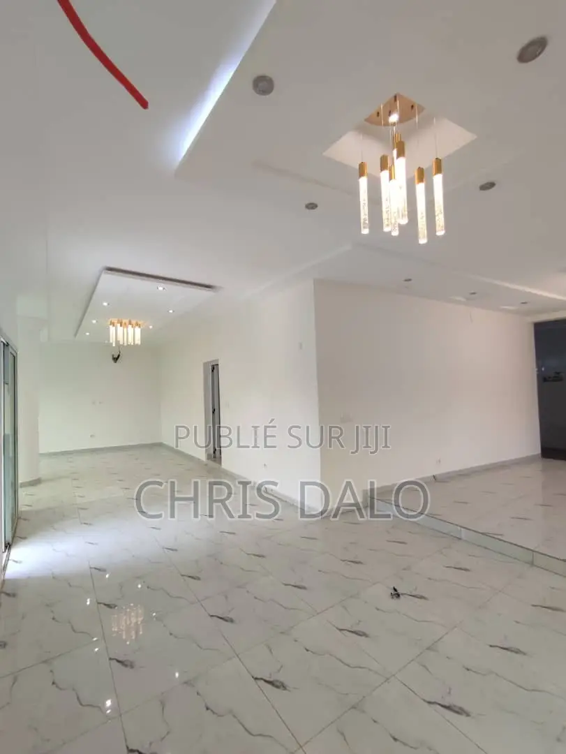 6chbre Duplex dans Solo, Cocody à Louer