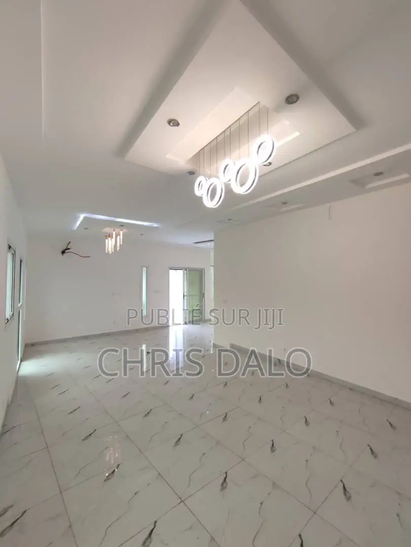 6chbre Duplex dans Solo, Cocody à Louer