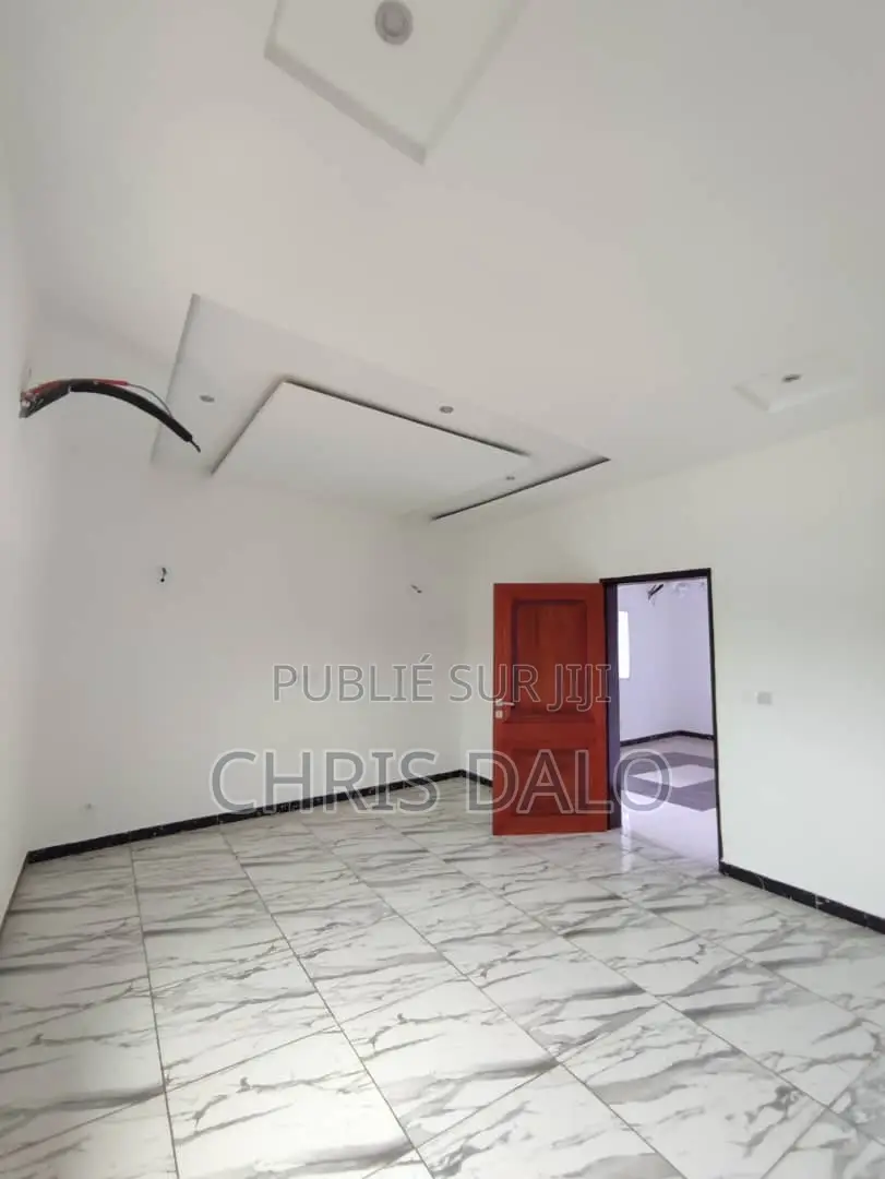 6chbre Duplex dans Solo, Cocody à Louer