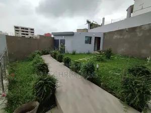 6chbre Duplex dans Solo, Cocody à Louer