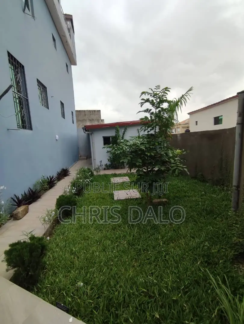 6chbre Duplex dans Solo, Cocody à Louer