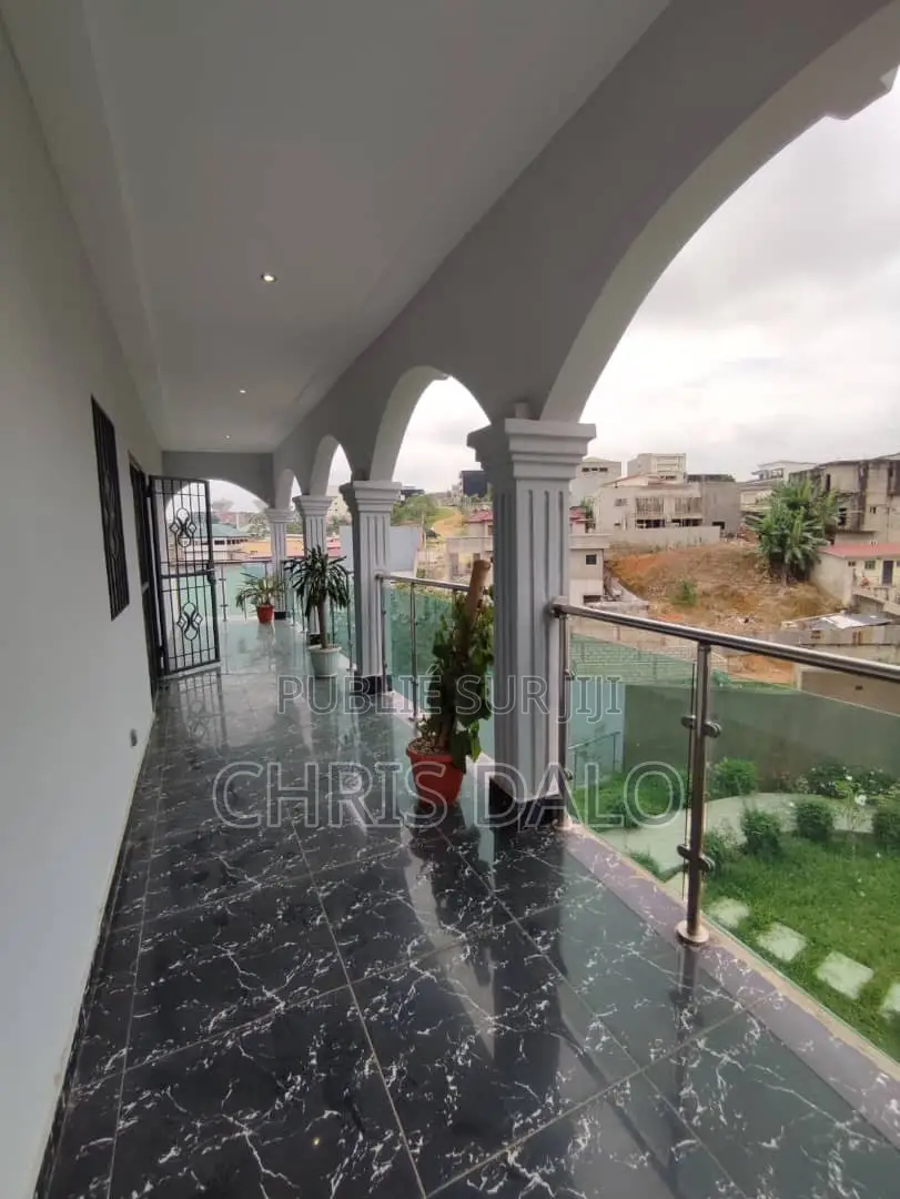 6chbre Duplex dans Solo, Cocody à Louer
