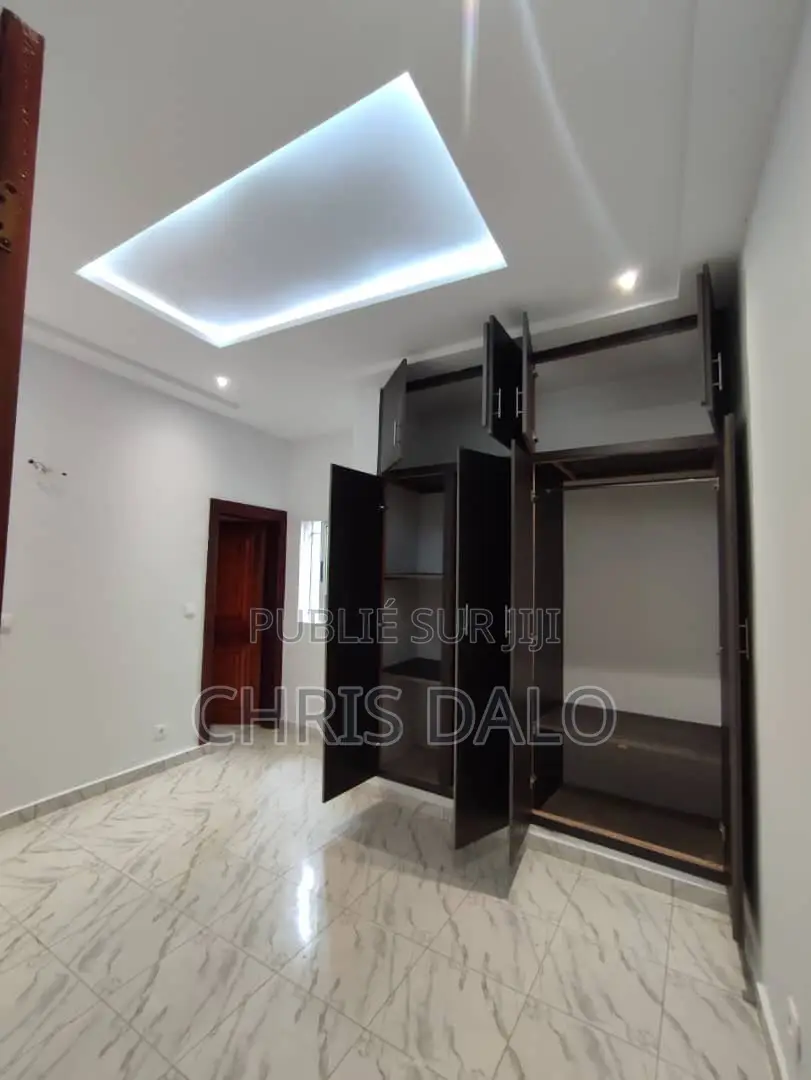 6chbre Duplex dans Solo, Cocody à Louer