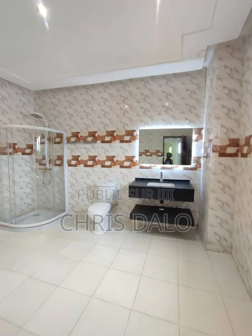 6chbre Duplex dans Solo, Cocody à Louer