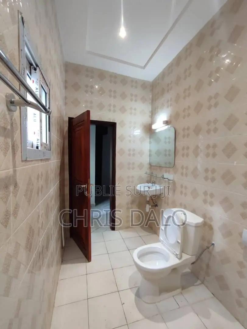 6chbre Duplex dans Solo, Cocody à Louer
