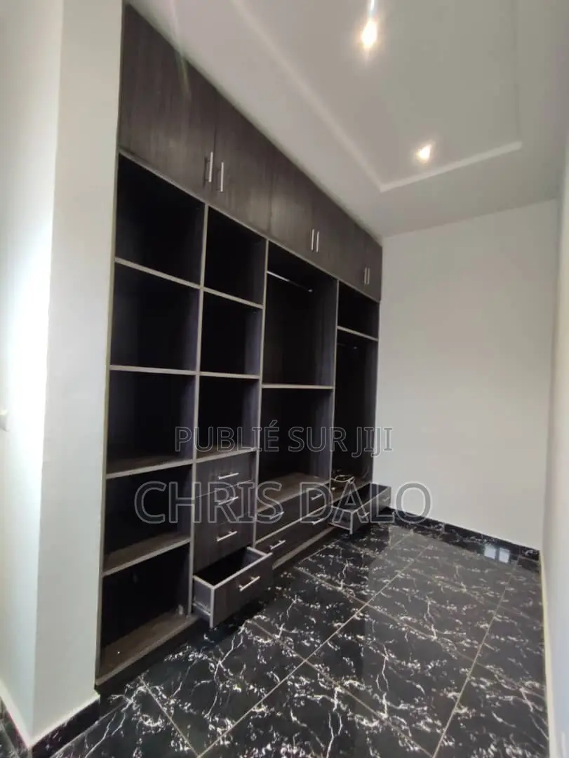 6chbre Duplex dans Solo, Cocody à Louer