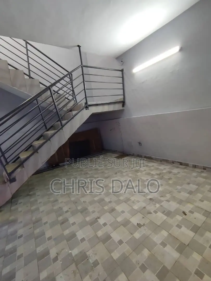 6chbre Duplex dans Solo, Cocody à Louer