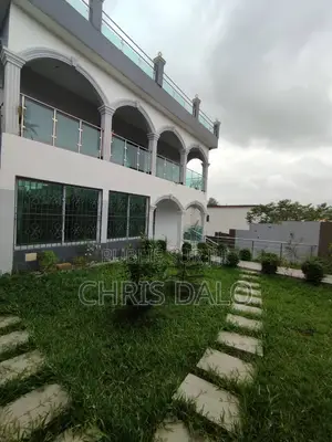 6chbre Duplex dans Solo, Cocody à Louer