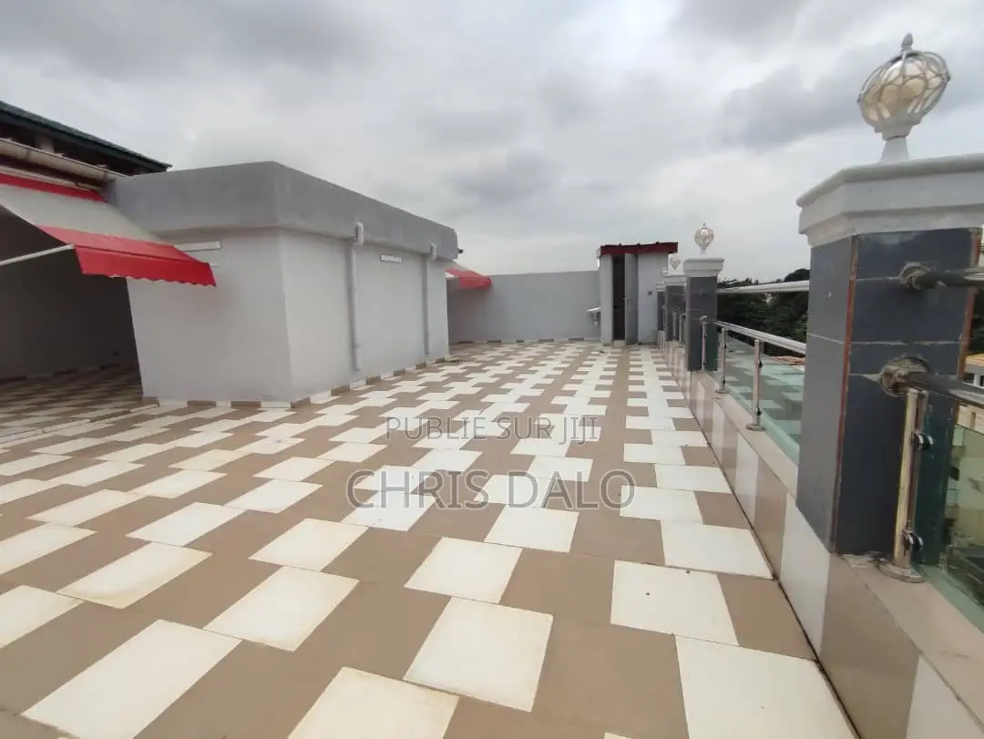 6chbre Duplex dans Solo, Cocody à Louer