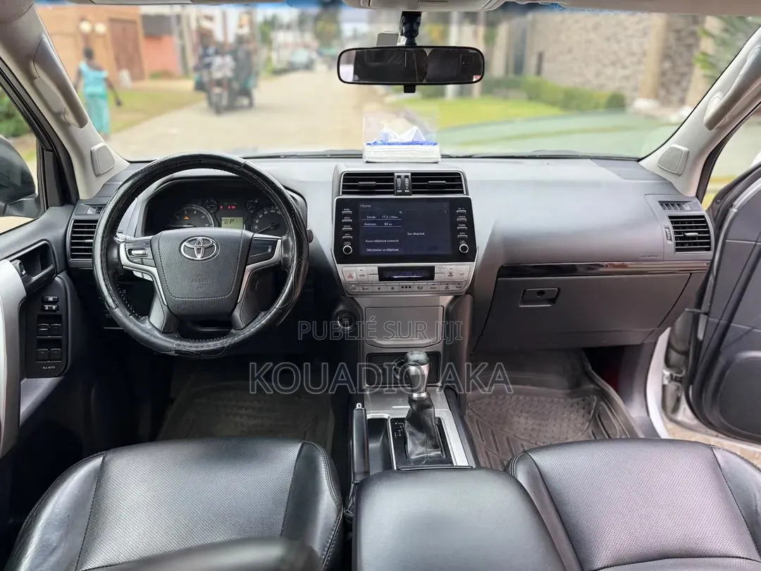Toyota Land Cruiser Prado 4.0 Petrol TX-L 2022 Gris