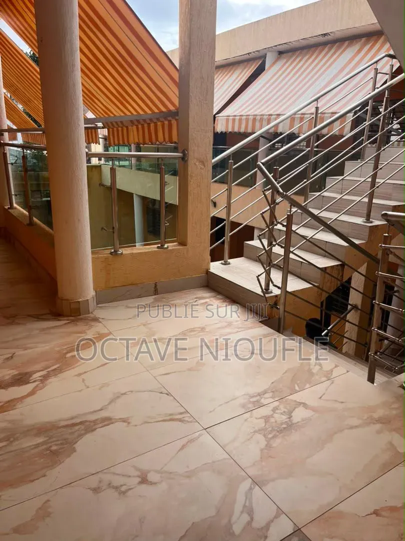 2chbre Appartement dans Terre De Grace, Cocody à Louer