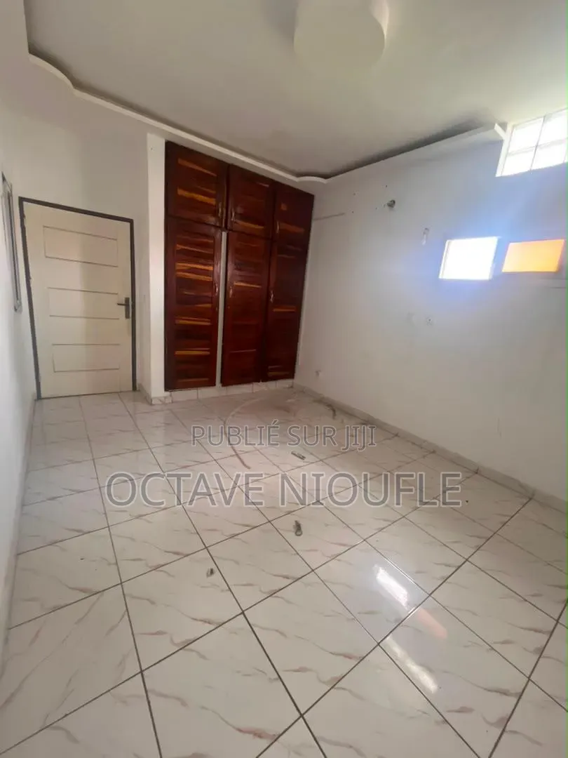 2chbre Appartement dans Terre De Grace, Cocody à Louer