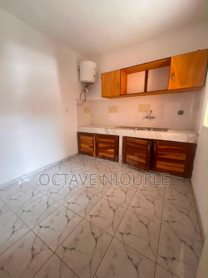 2chbre Appartement dans Terre De Grace, Cocody à Louer