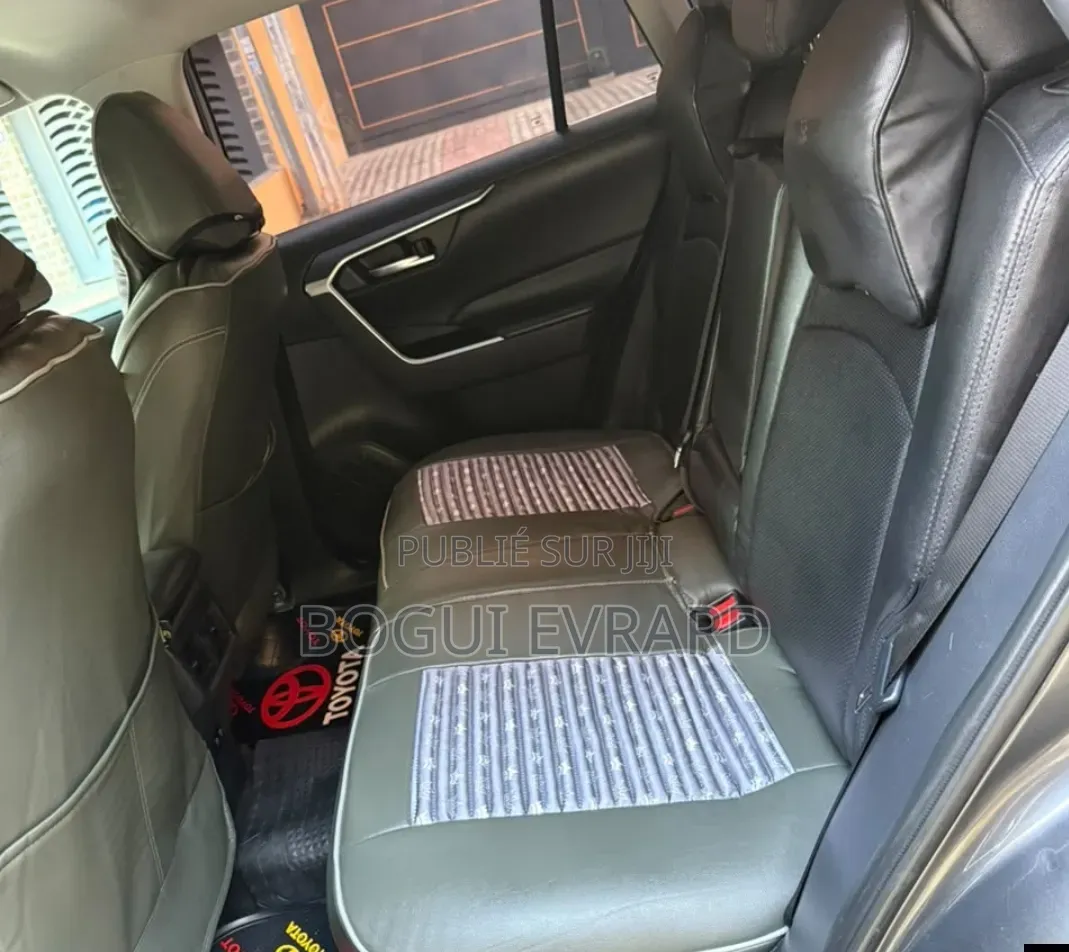 Toyota RAV4 XLE AWD 2020 Gris