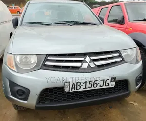 Mitsubishi L200 2012 Gris