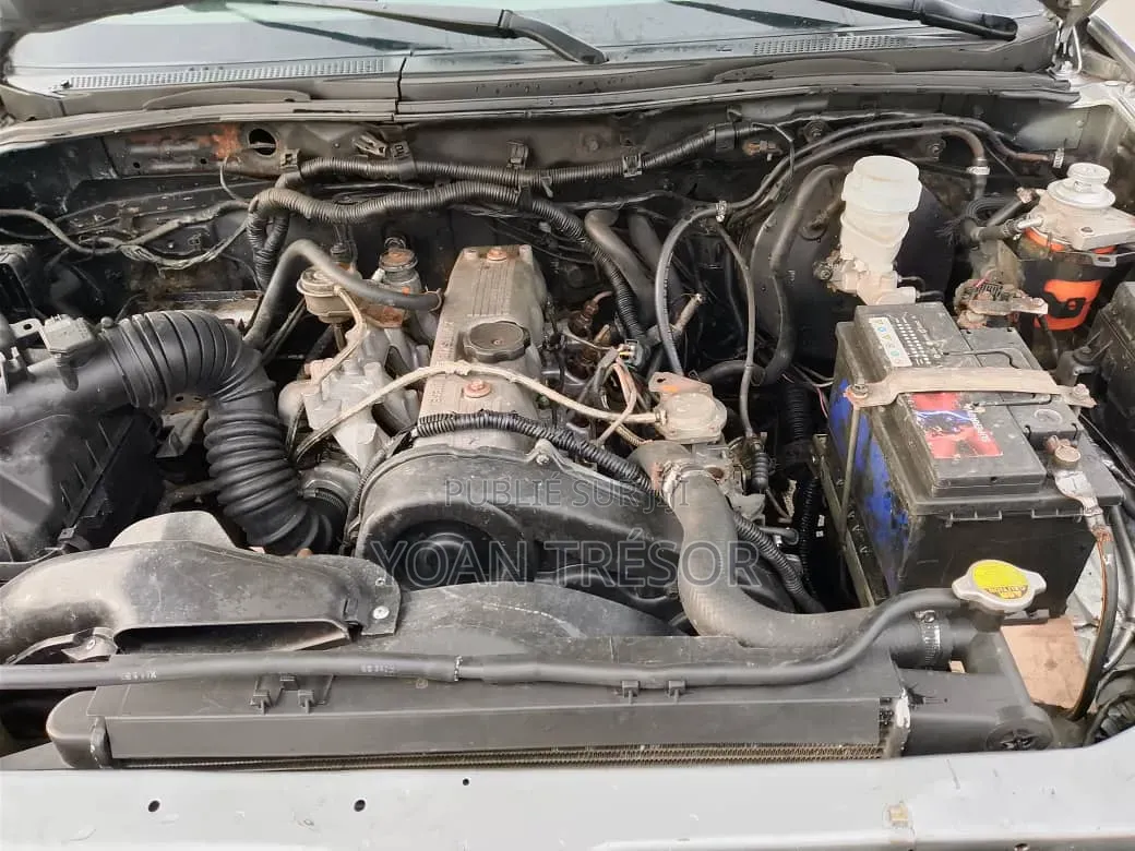 Mitsubishi L200 2012 Gris