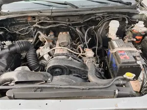 Mitsubishi L200 2012 Gris