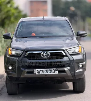 Nouveau Toyota Hilux 2024 Noir Mat