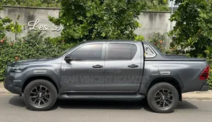 Nouveau Toyota Hilux 2024 Noir Mat