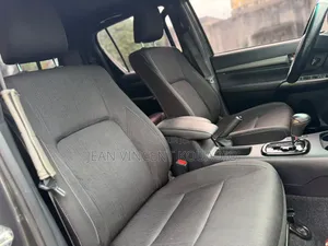 Nouveau Toyota Hilux 2024 Noir Mat