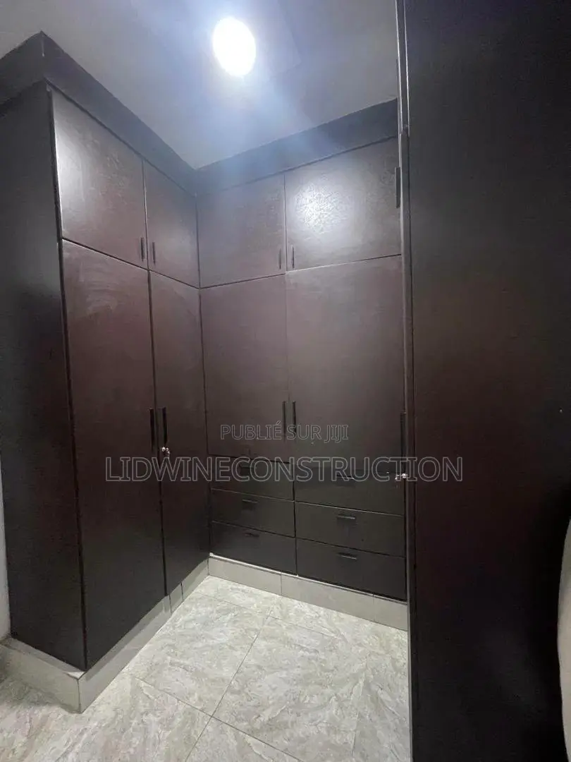 Meublé 4chbre Duplex dans Cocody à Vendre