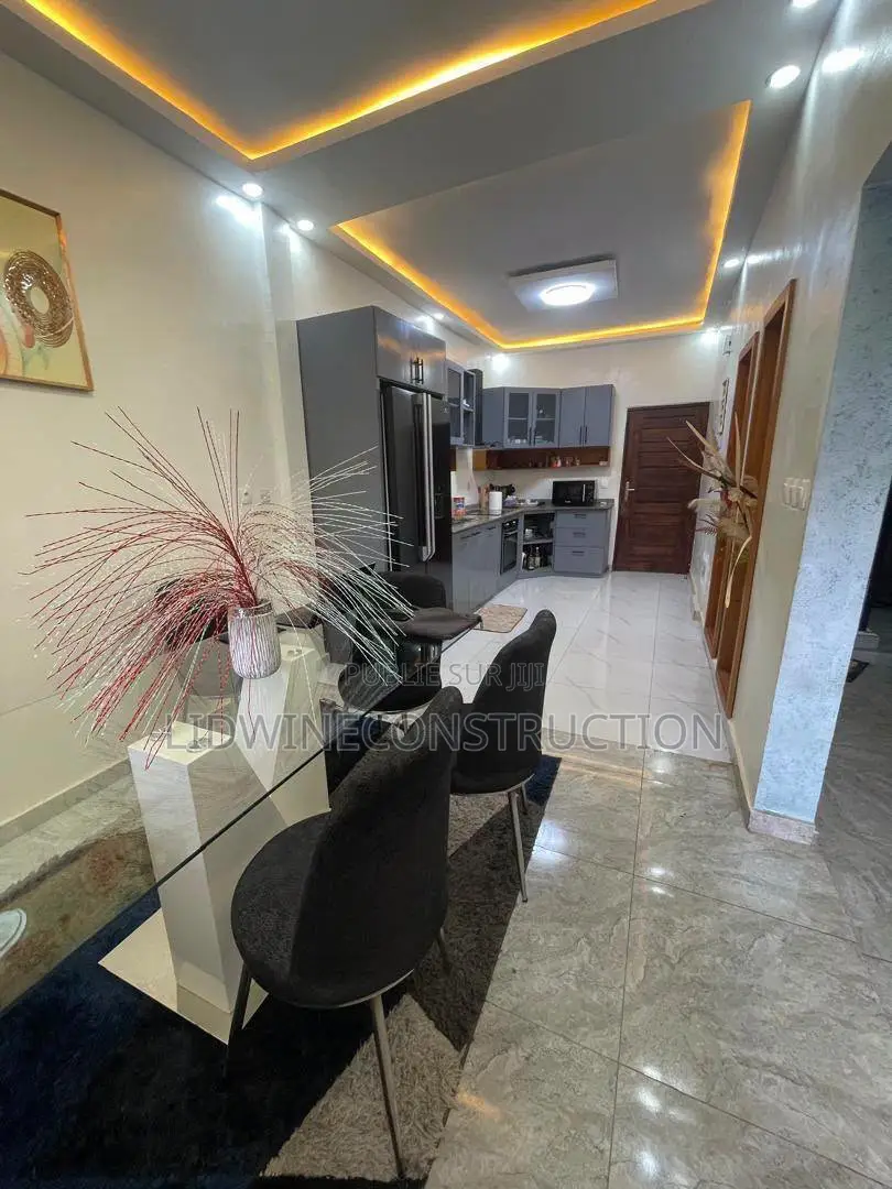 Meublé 4chbre Duplex dans Cocody à Vendre