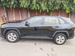 Toyota RAV4 XLE 2021 Noir