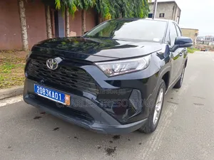Toyota RAV4 XLE 2021 Noir