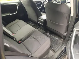Toyota RAV4 XLE 2021 Noir