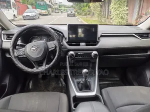 Toyota RAV4 XLE 2021 Noir