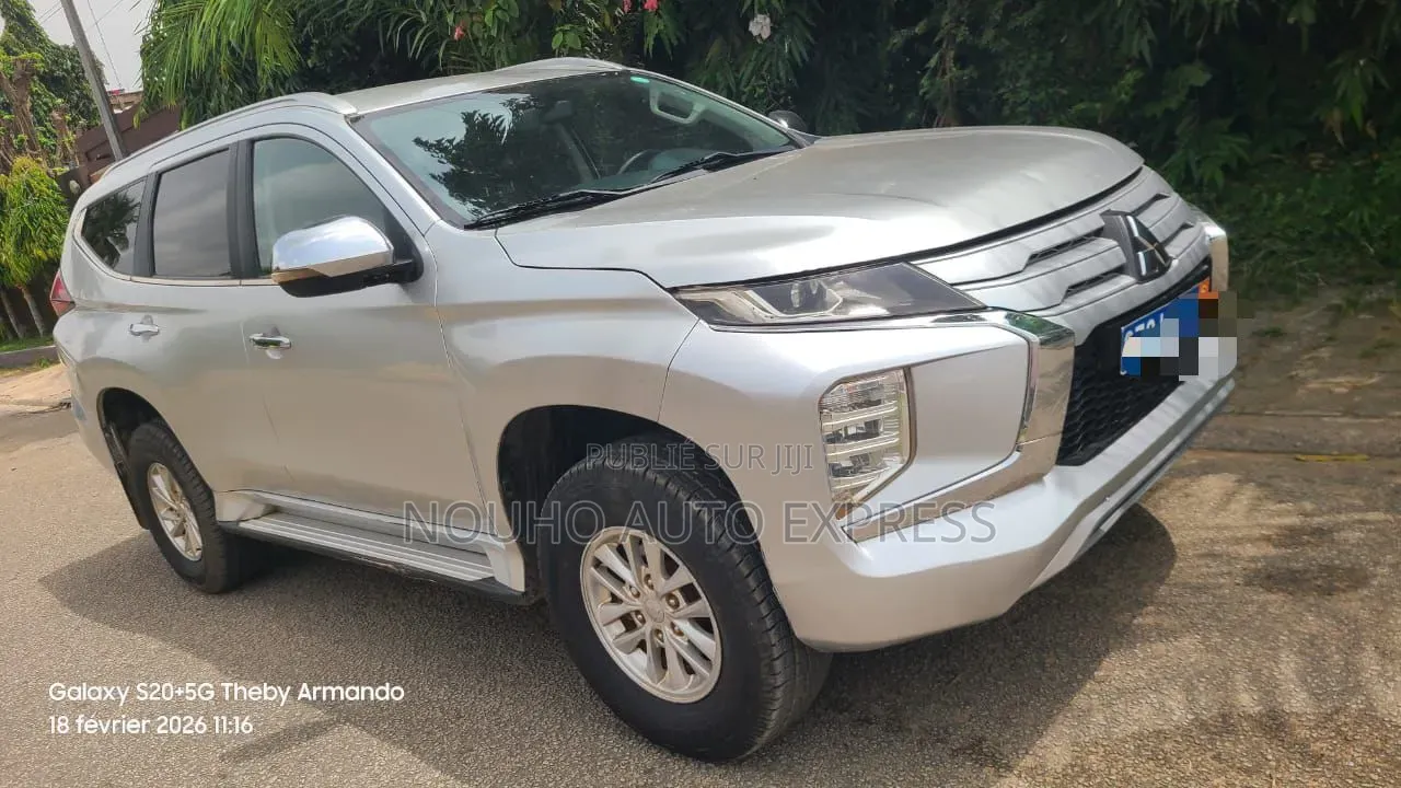 Mitsubishi Pajero 2022 Gris