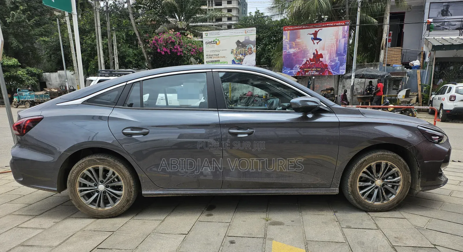 Nouveau MG MG5 Luxury 1.5 CVT 2026 Gris