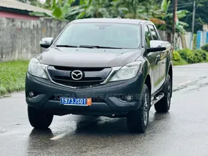 Mazda BT-50 2023 Gris