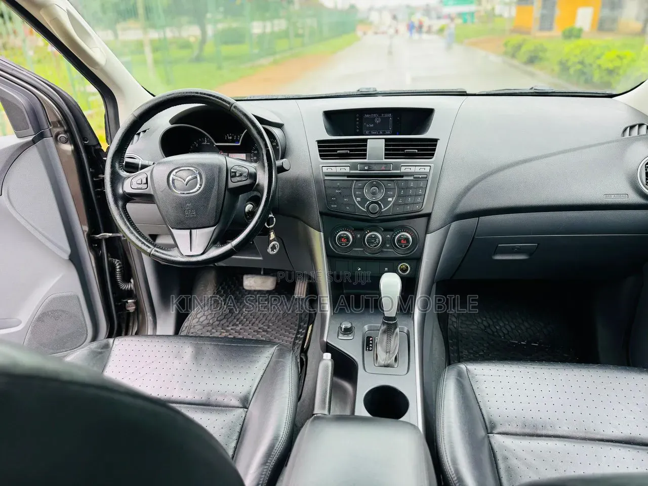 Mazda BT-50 2023 Gris
