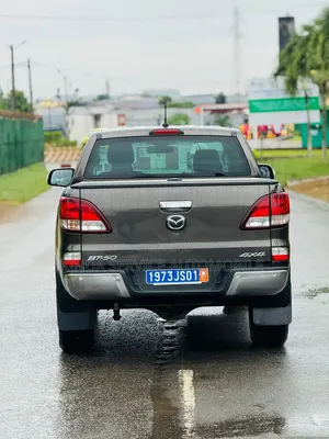 Mazda BT-50 2023 Gris