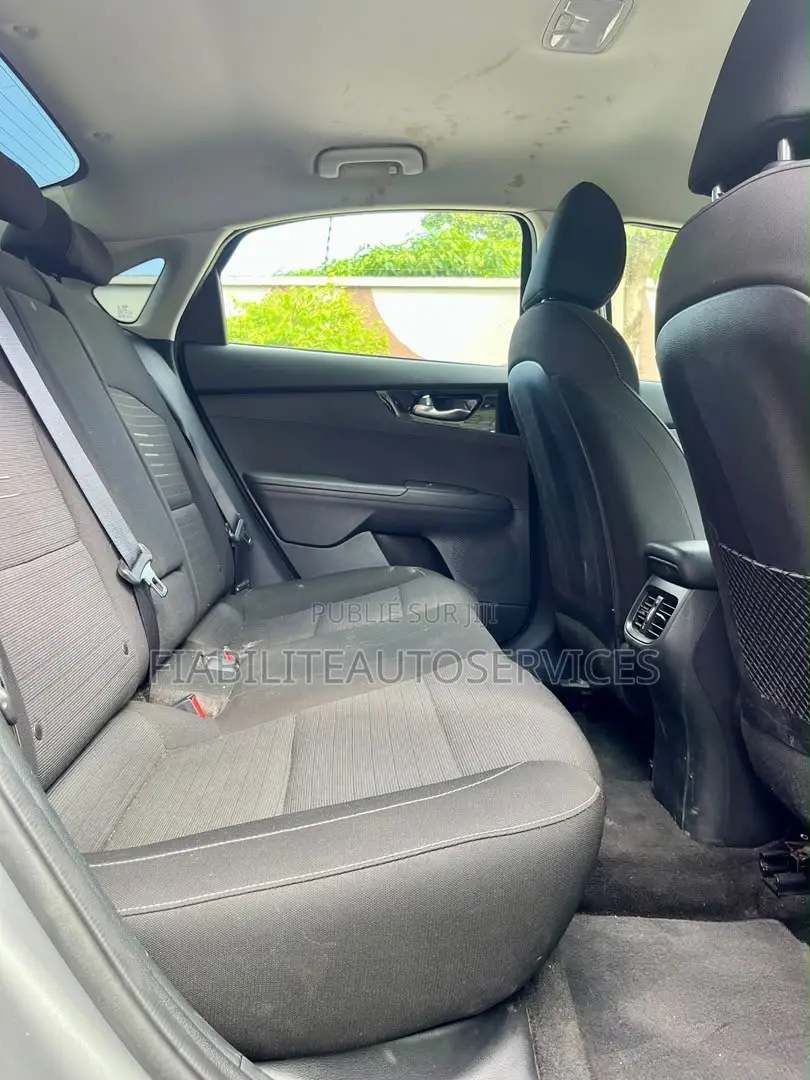 Kia Forte EX 2021 Gris