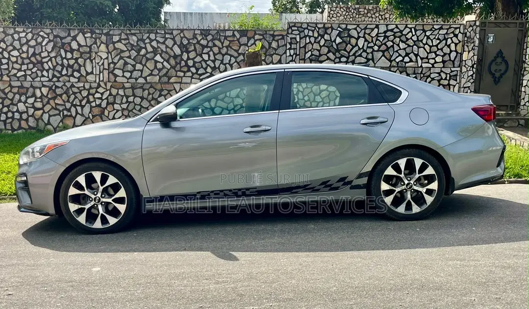 Kia Forte EX 2021 Gris