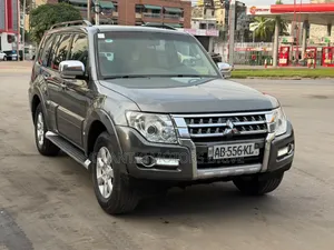 Mitsubishi Pajero V80 3.8 V6 GLS 2016 Gris