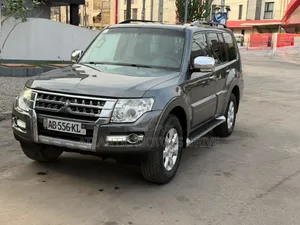 Mitsubishi Pajero V80 3.8 V6 GLS 2016 Gris