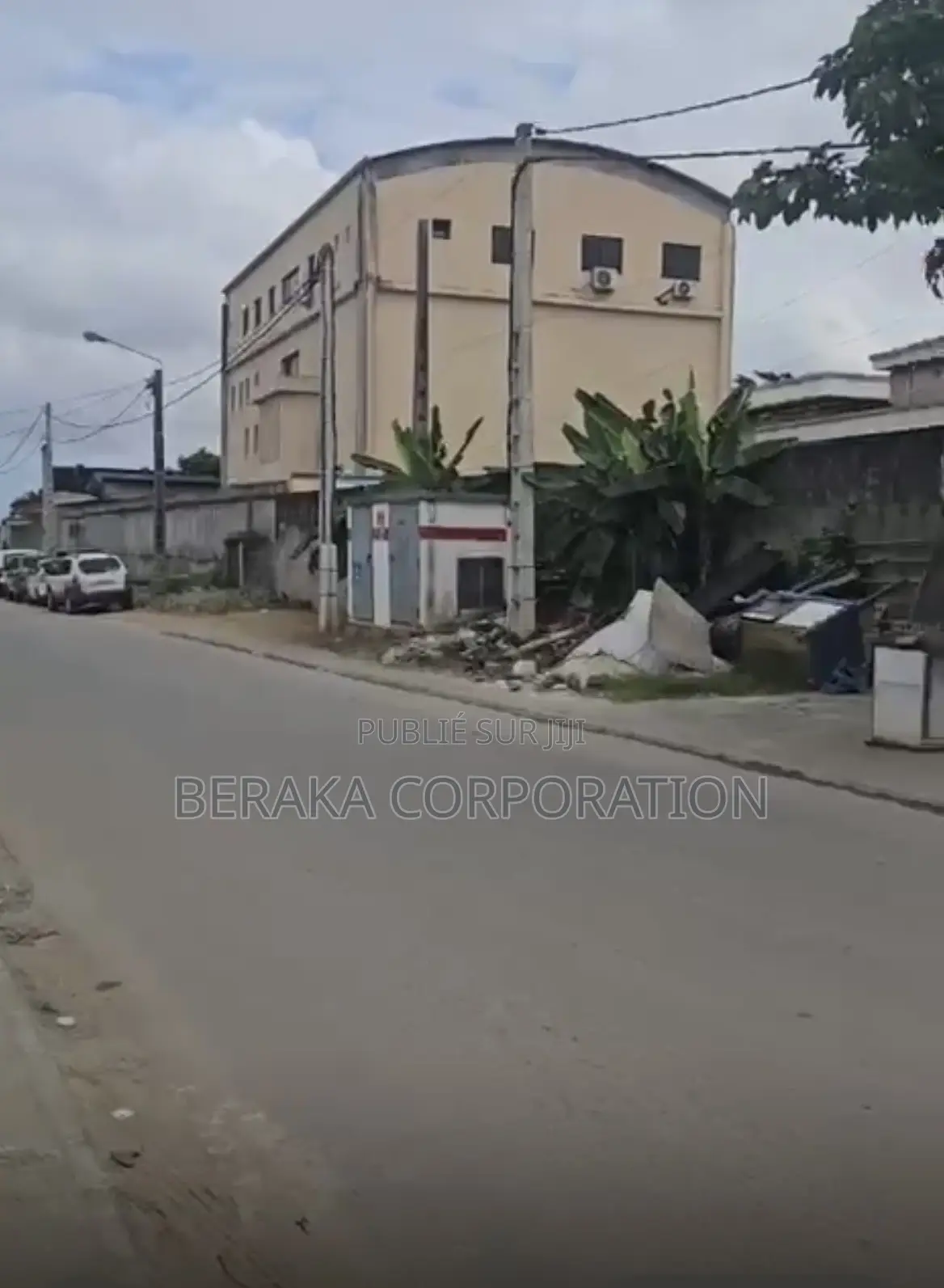 OPPORTUNITÉ À SAISIR – RIVIERA BONOUMIN Terrain Commercial De 1 2