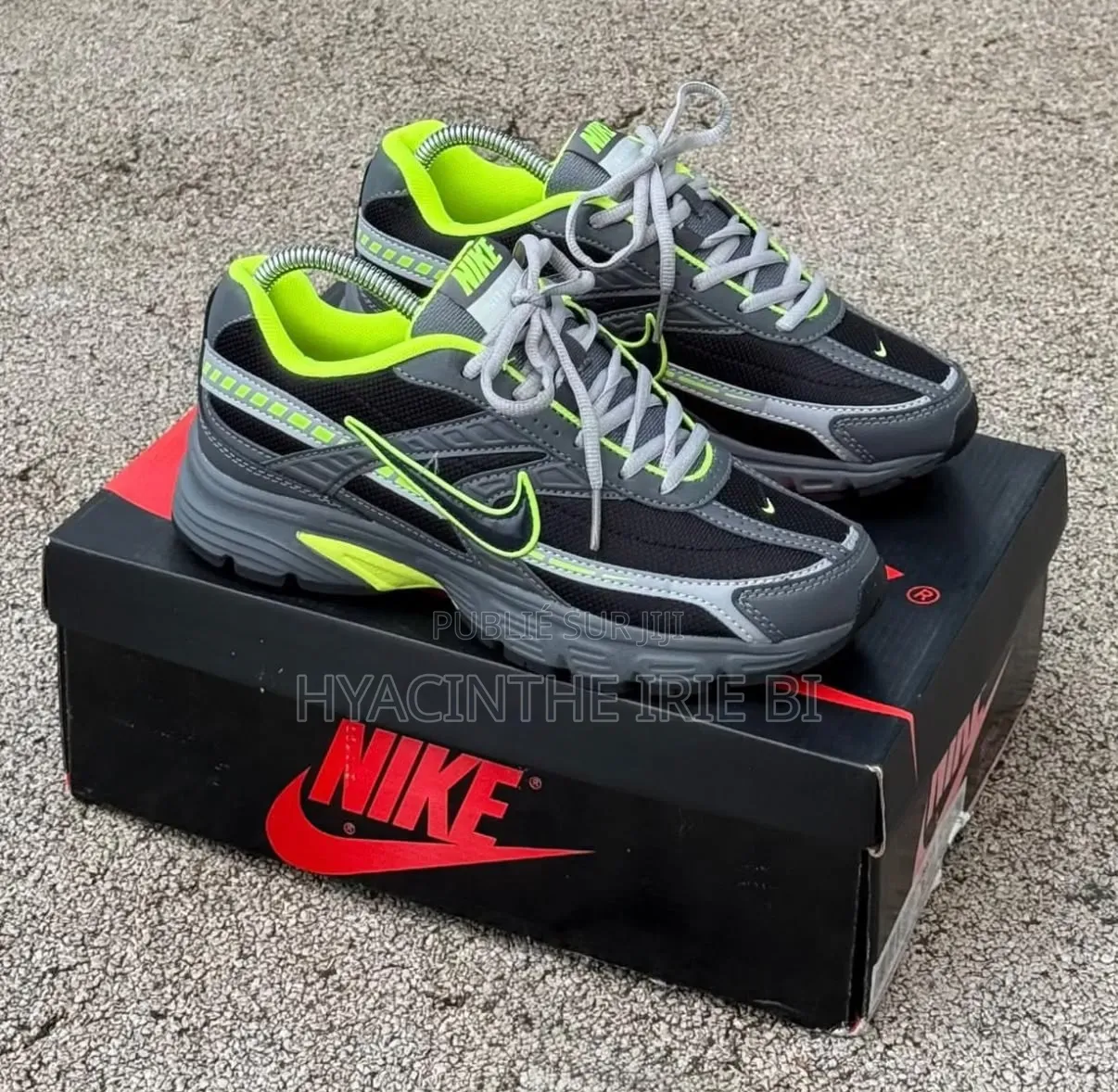  Nike Sneakes Semelles Gomme Original P40-45
Style, Confort,
