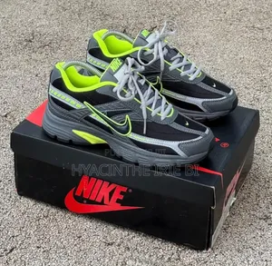  Nike Sneakes Semelles Gomme Original P40-45
Style, Confort,