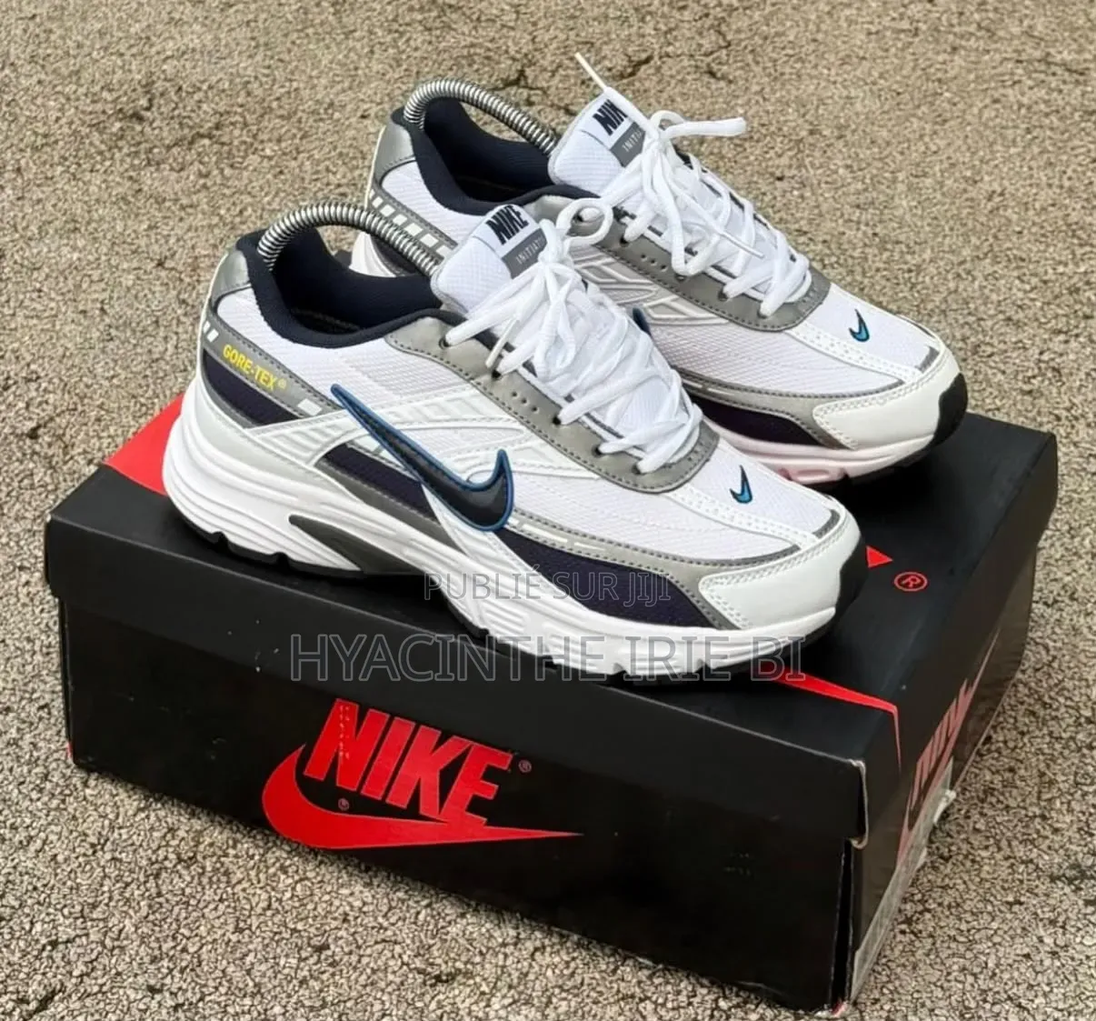  Nike Sneakes Semelles Gomme Original P40-45
Style, Confort,