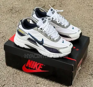  Nike Sneakes Semelles Gomme Original P40-45
Style, Confort,