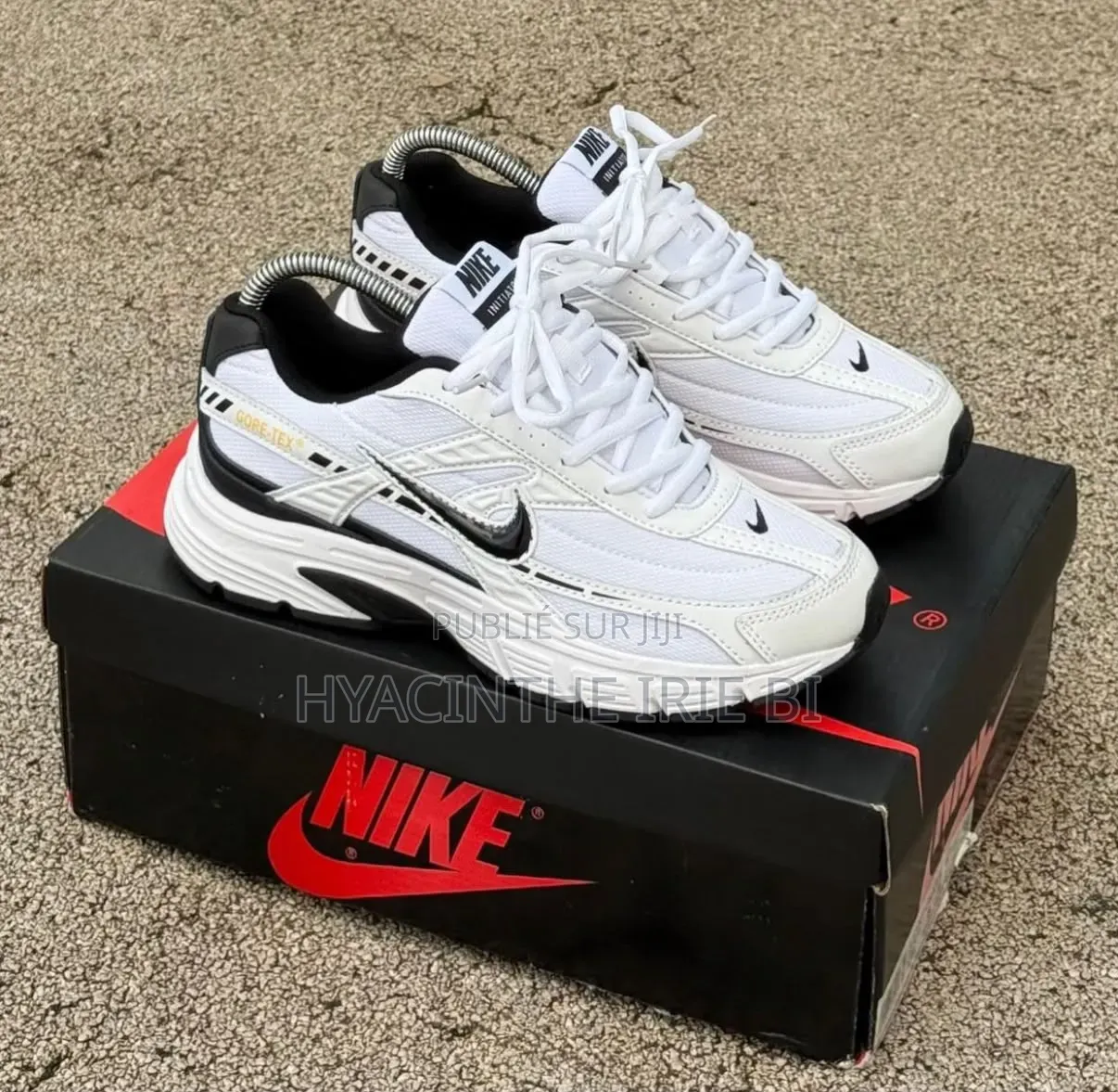  Nike Sneakes Semelles Gomme Original P40-45
Style, Confort,